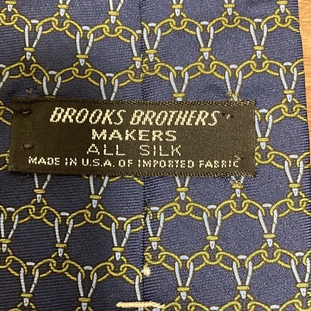 Brooks Brothers Makers Silk Necktie in Blue / Green Pattern.